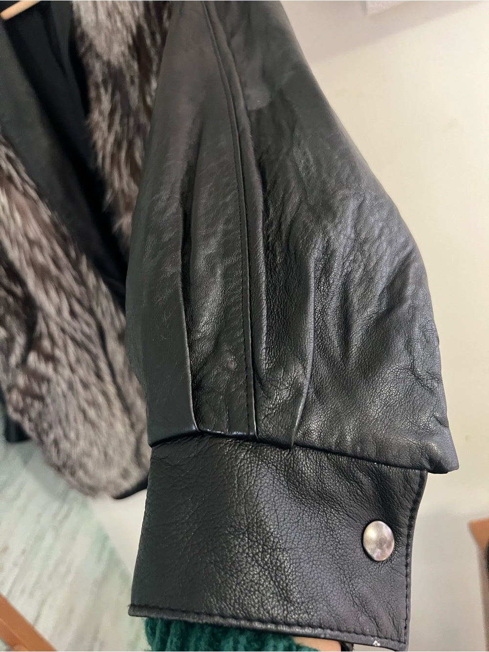Saga Fox Fur Coat Vintage/ Leather Sleeves/ Canada/ Clean/ Like New - Picture 8 of 14